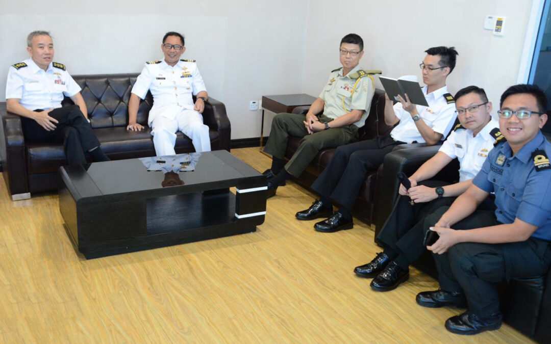 HEAD OF NAVAL INSPECTORATE/COMMANDER DOCTRINE AND READINESS GROUP, COLONEL DOUGLAS GOH, REPUBLIC OF SINGAPORE NAVY PAY VISIT TO NAVAL TRAINING CENTRE