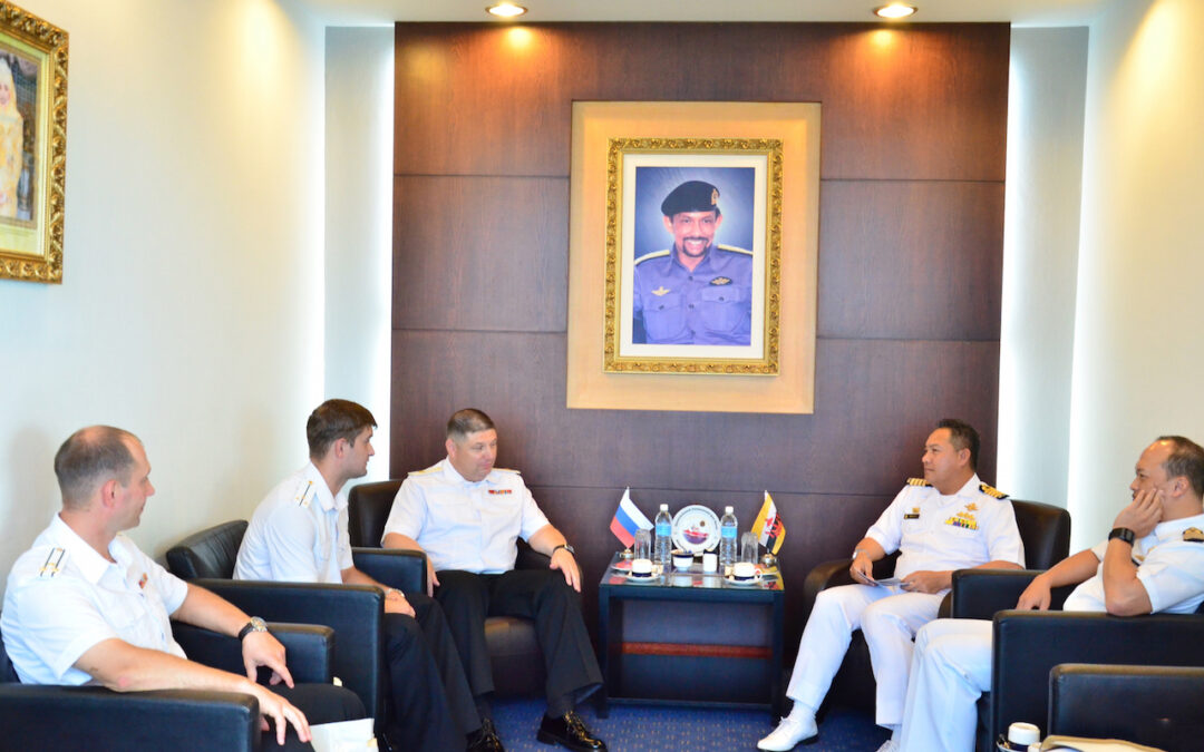 ACTING COMMANDER RBN RECEIVED COURTESY CALL FROM CHIEF OF STAFF OF THE SUBMARINE FORCES OF THE PACIFIC FLEET, RUSSIAN NAVY