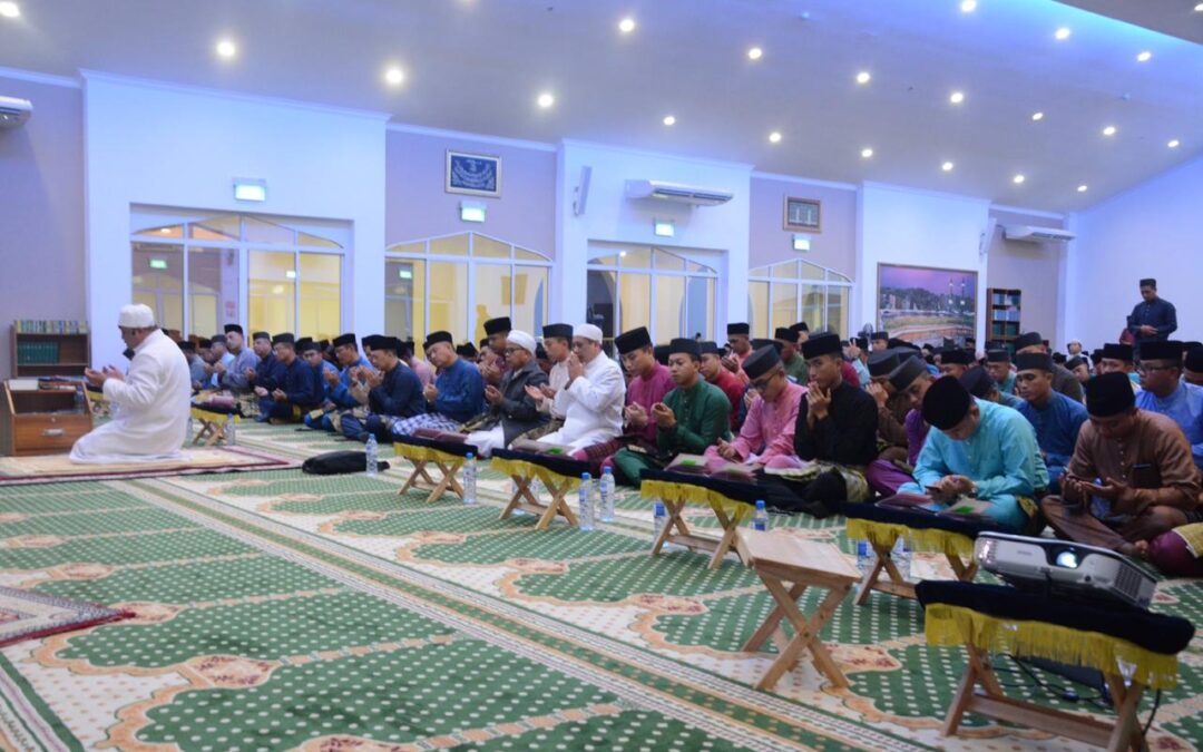RBN HOLD CLOSING OF DIKIR MAULUD CEREMONY