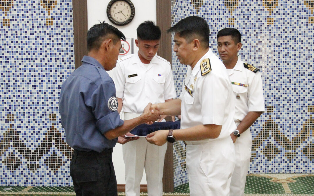 RBN HANDING OVER DONATION TO RBN PERSONNEL
