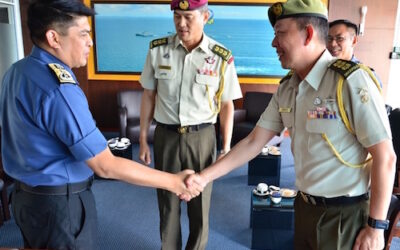 FAREWELL CALL FROM OUTGOING SINGAPORE DEFENCE ADVISER TO RBN COMMANDER