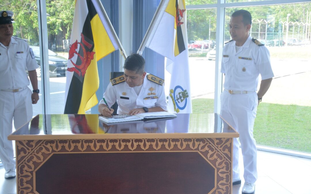 THE COMMANDER OF RBN PAYS FAREWELL VISIT TO NAVAL TRAINING CENTRE