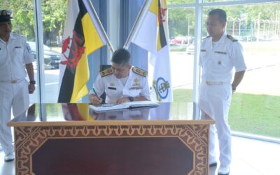 THE COMMANDER OF RBN PAYS FAREWELL VISIT TO NAVAL TRAINING CENTRE